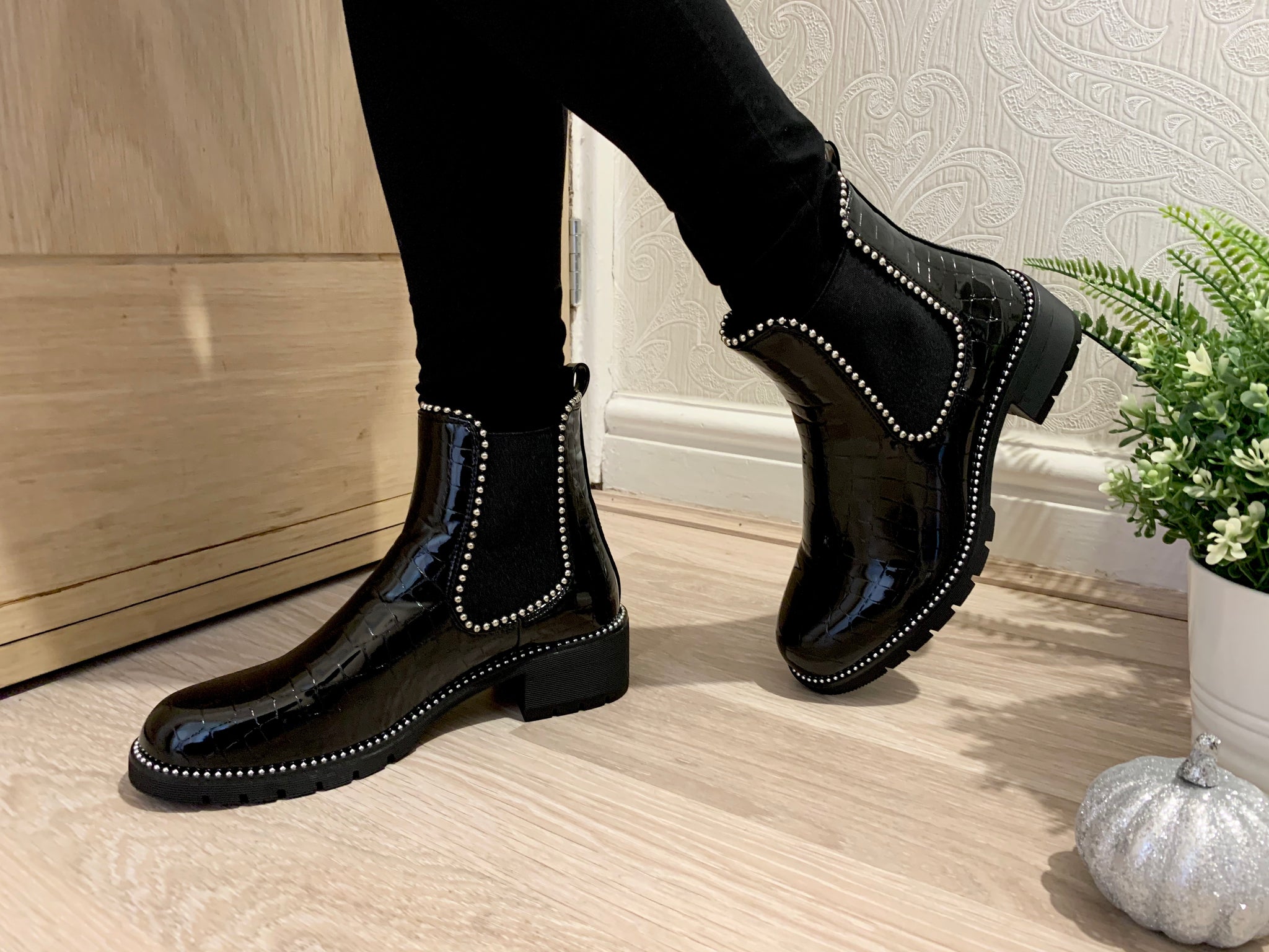 Black flat ankle shop boots size 3